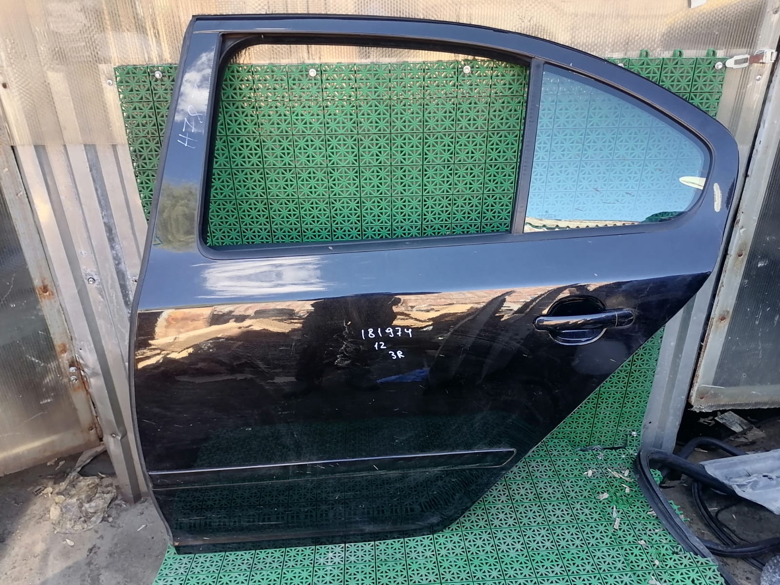 Дверь SKODA OCTAVIA 1Z 2004- задняя левая хэтчбек чёрная б/у