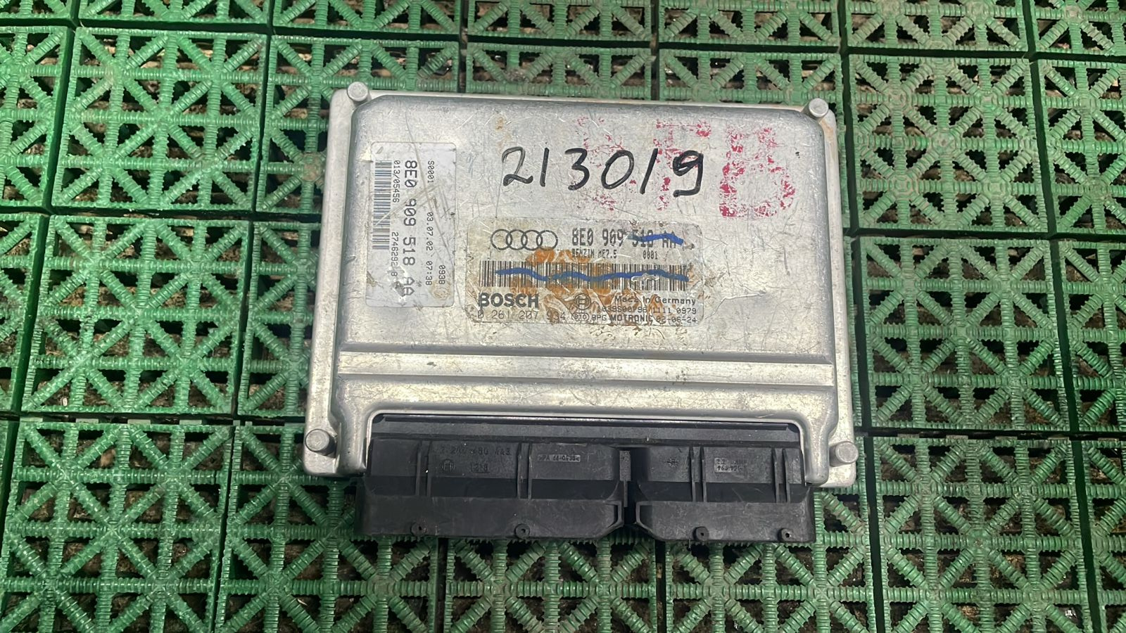 Блок управления двигателя ДВС ЭБУ AUDI A4 8E 2001- Б/У