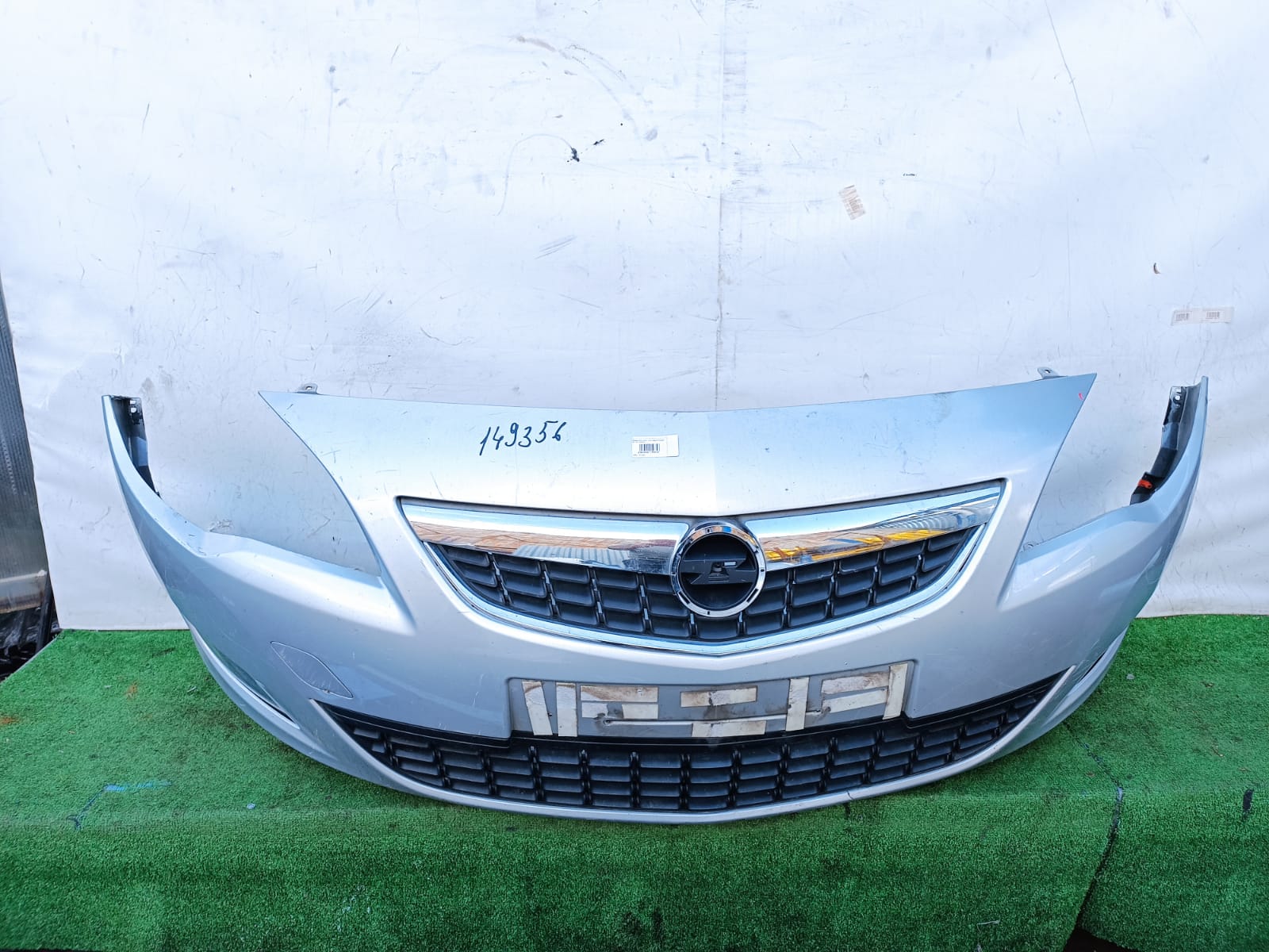 Бампер OPEL ASTRA J 2010- передний хэтчбек 5 ти дверный серебро б/у