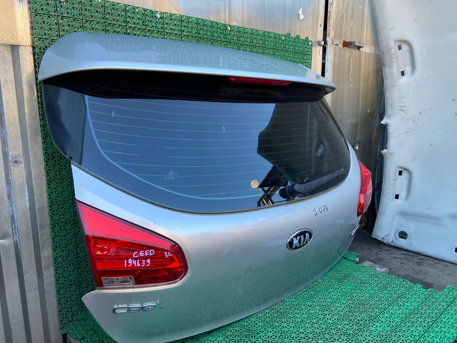 Фонарь KIA CEED 2 2012- диодный хэтчбек внутренний левый б/у