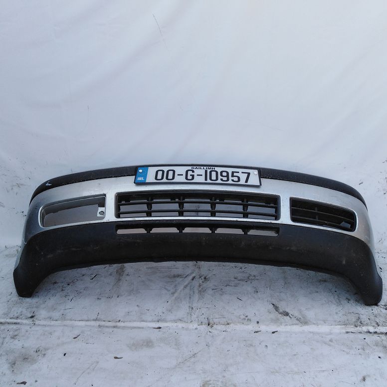 Бампер VOLKSWAGEN GOLF 4 1998- передний серебро Б/У