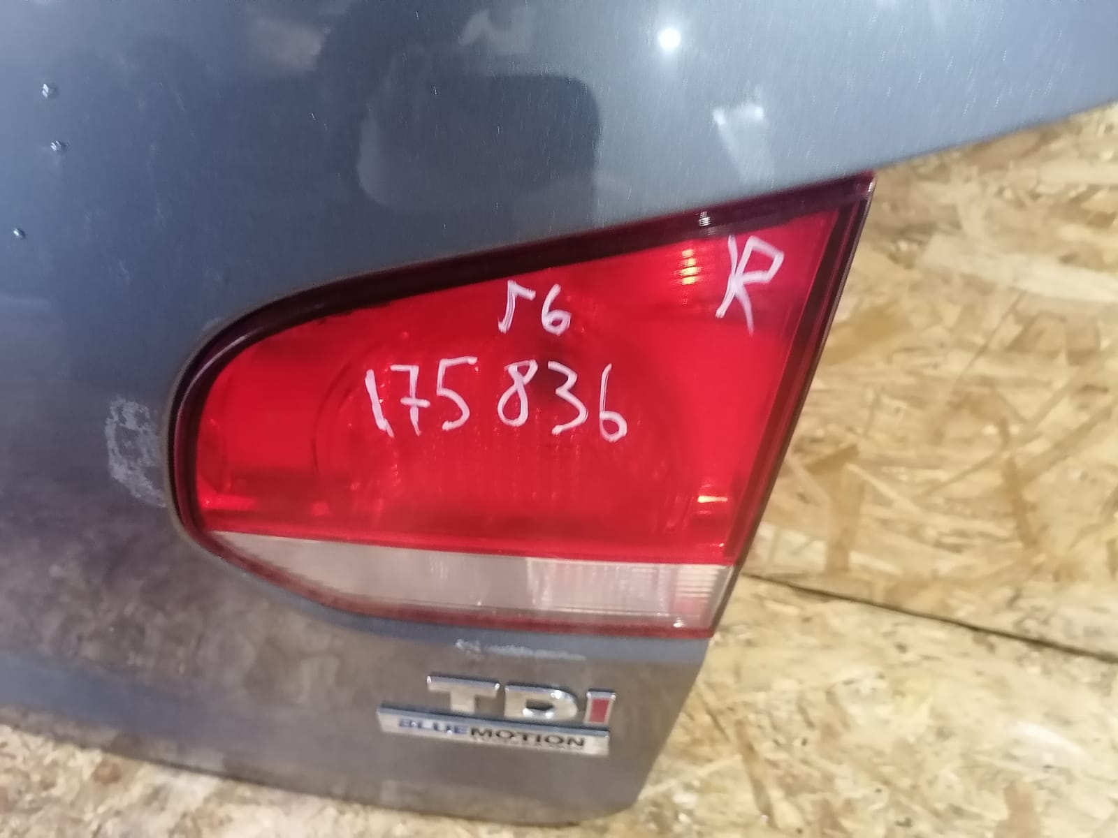 Фонарь VOLKSWAGEN GOLF 6 2009- внутренний правый б/у