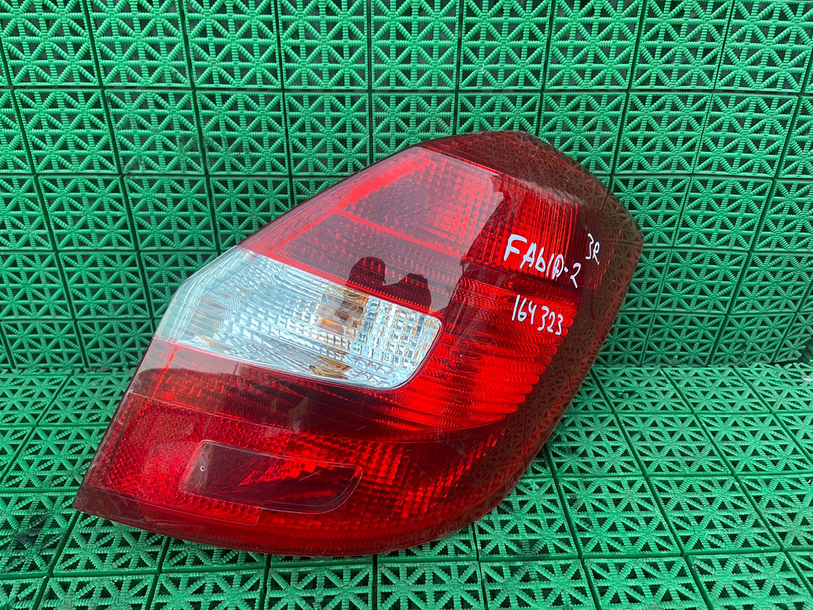 Фонарь SKODA FABIA 2 2007- правый б/у
