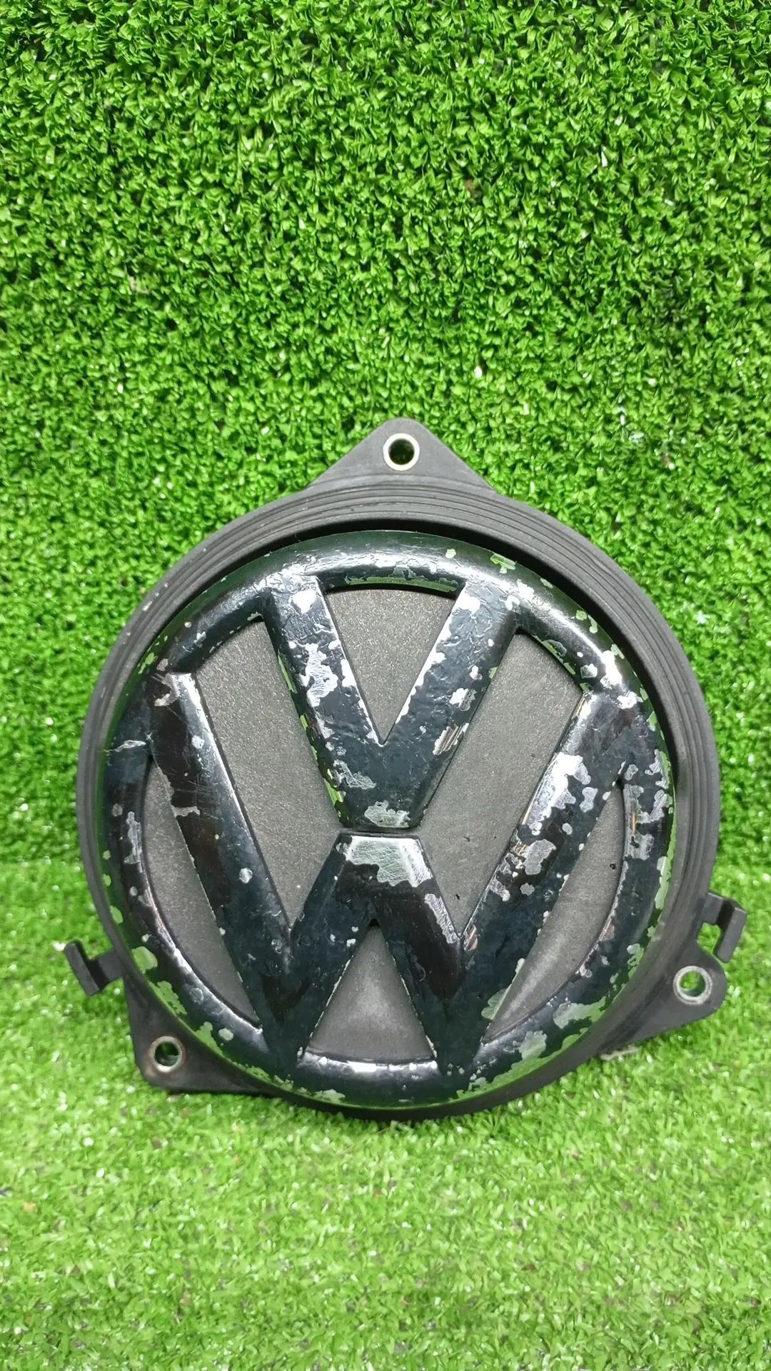 Ручка открывания багажника VOLKSWAGEN GOLF 6, PASSAT B7 2005- эмблема б/у