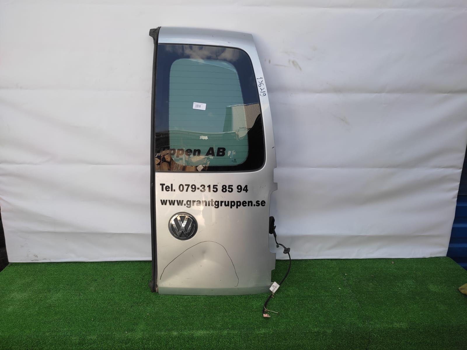 Дверь багажника VOLKSWAGEN CADDY 2004- задняя правая распашная (с вырезом под стекло) серебро б/у