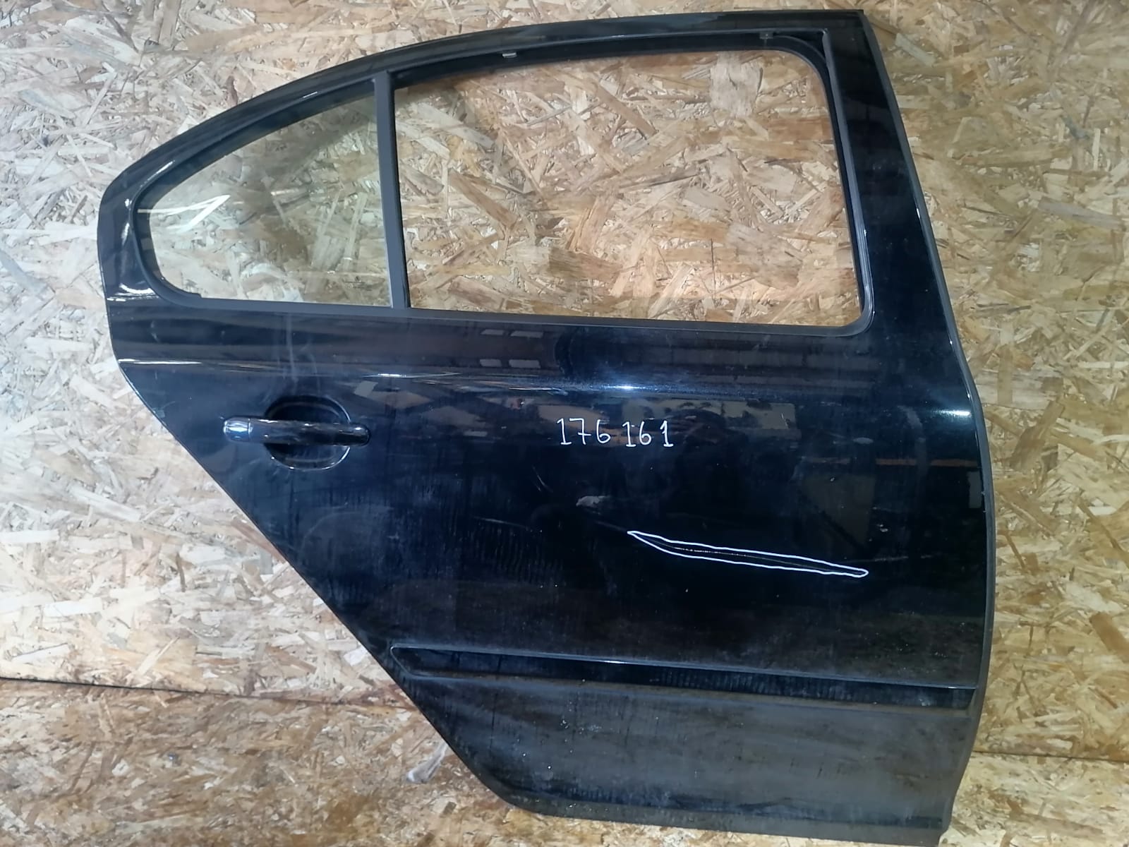 Дверь SKODA OCTAVIA 1Z 2004- задняя правая хэтчбек чёрная б/у