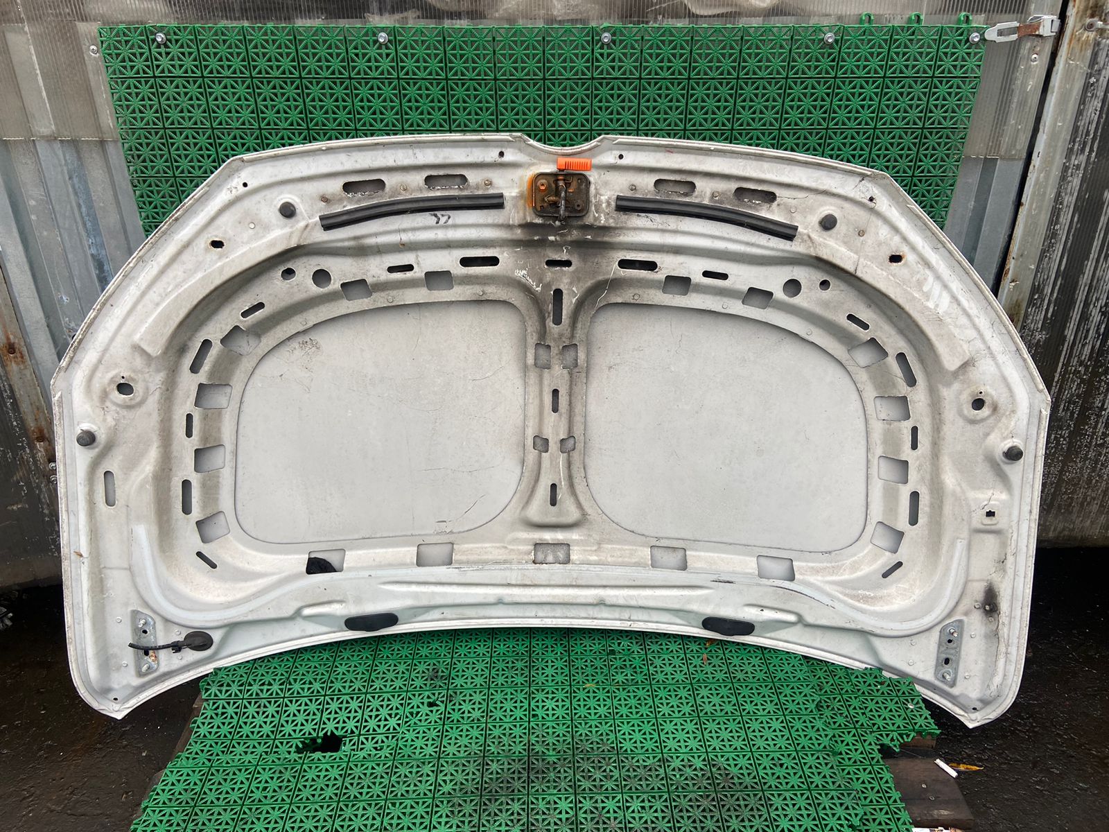 Ручка замка капота VOLKSWAGEN CADDY, JETTA 6 2011- язык б/у