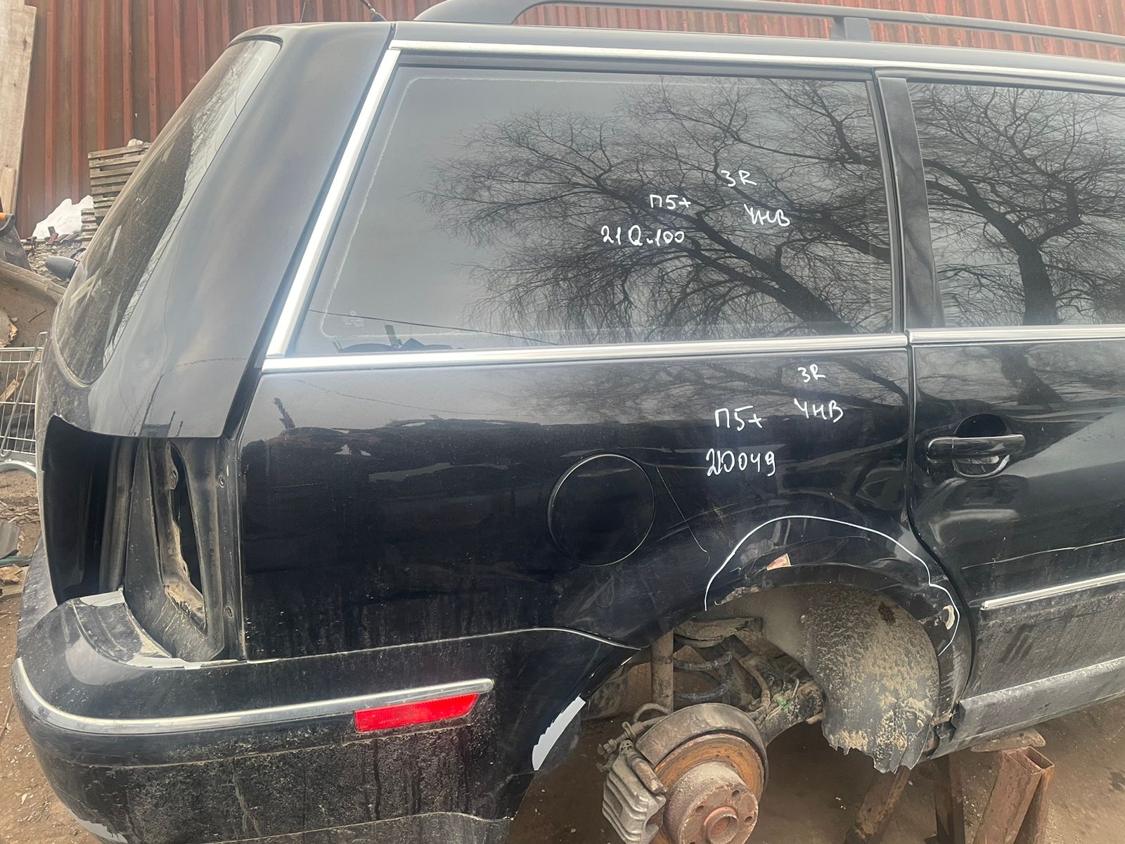 Крыло VOLKSWAGEN PASSAT B5+ 2001- заднее универсал правое черное б/у