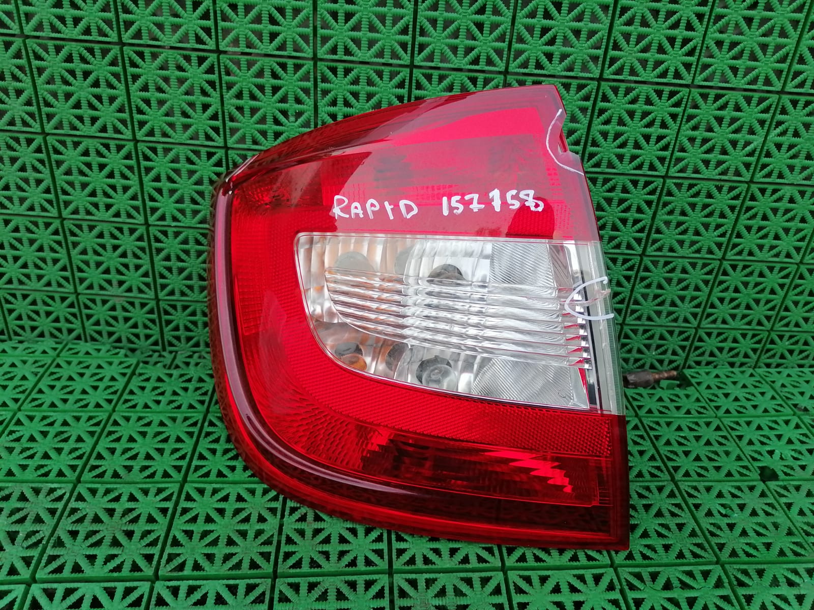 Фонарь SKODA RAPID 2013- левый б/у