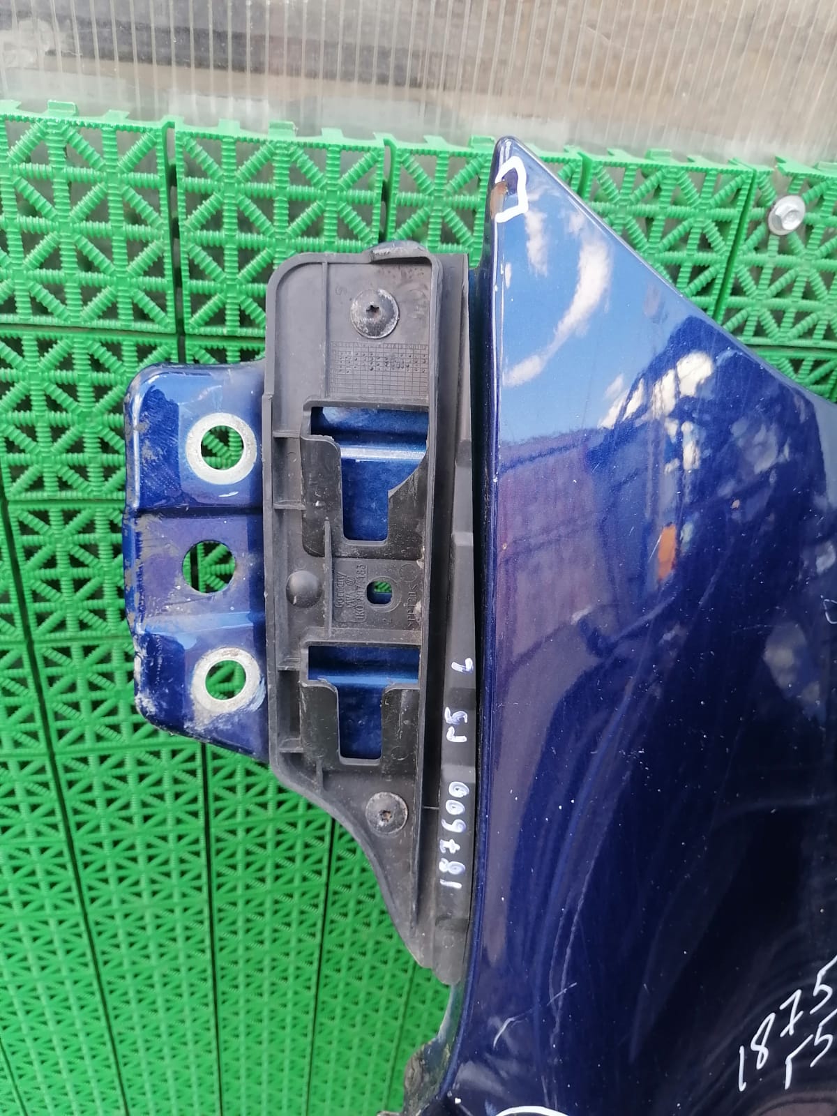 Кронштейн, направляющая бампера VOLKSWAGEN GOLF 5, JETTA 5 2004- передняя левая б/у