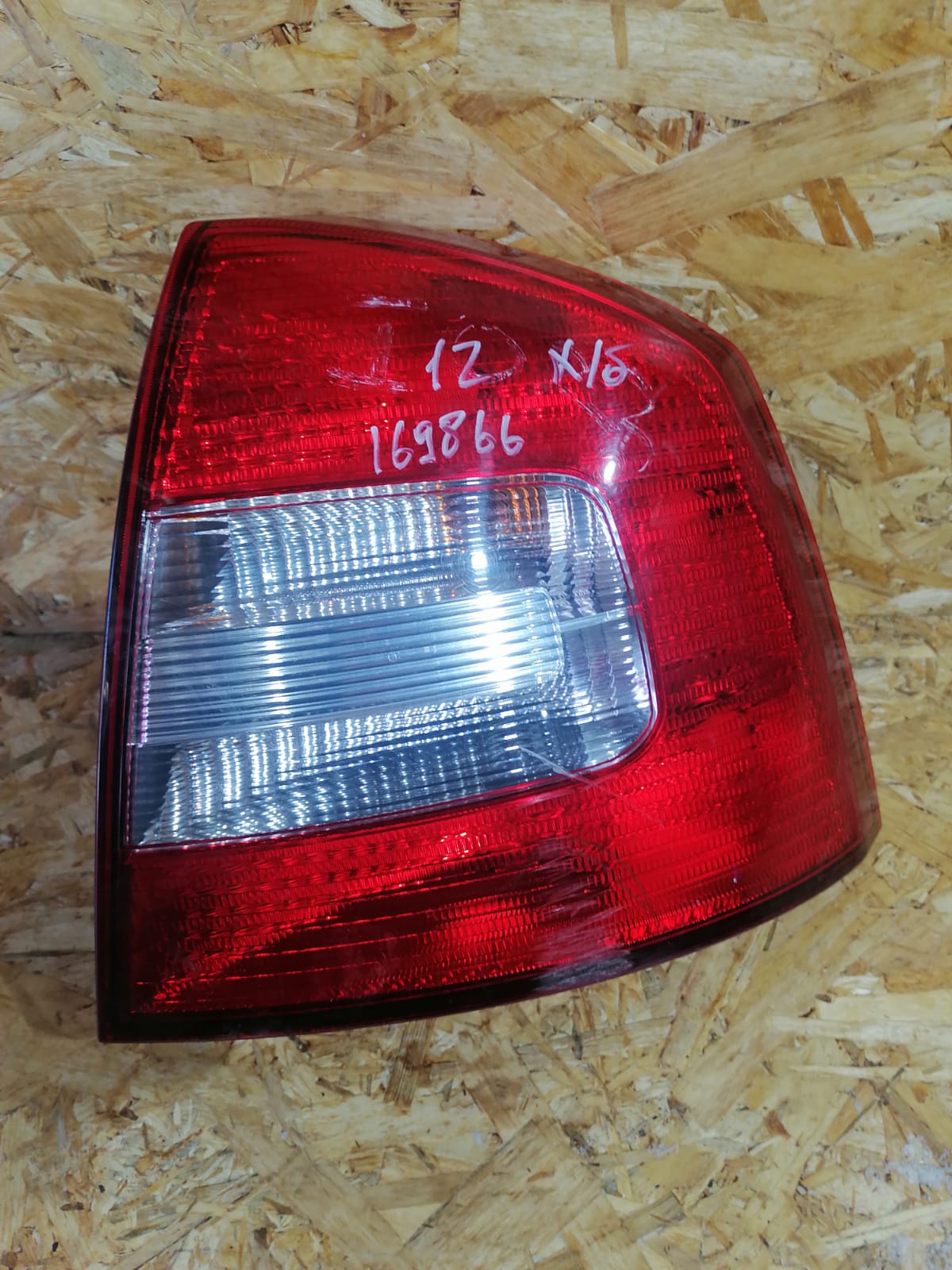 Фонарь SKODA OCTAVIA 1Z 2009- хэтчбек правый б/у