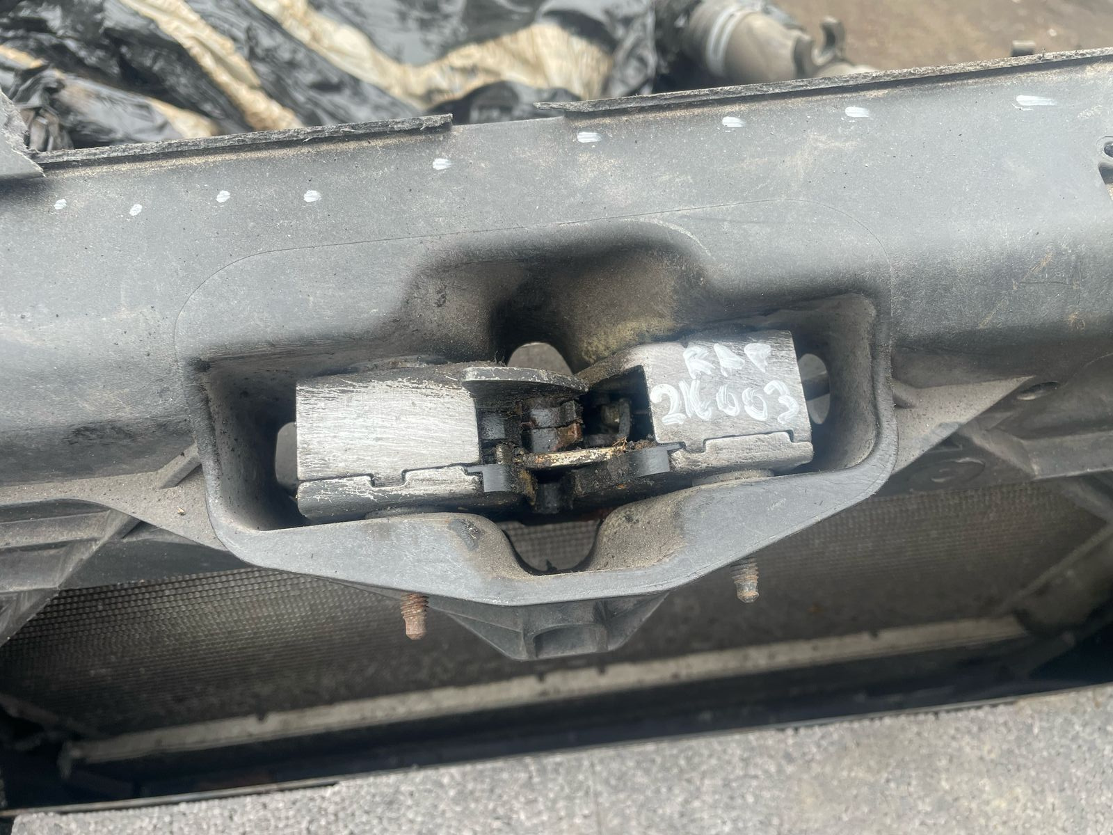 Замок капота SKODA RAPID, VOLKSWAGEN POLO 6 2013- б/у