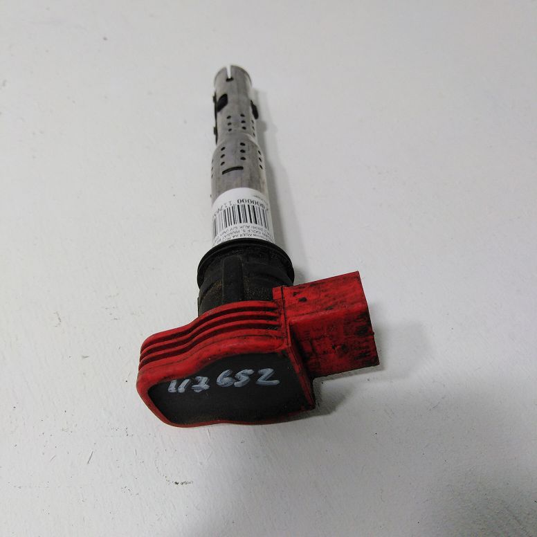 Катушка зажигания AUDI A4 8E/8K,A6 4F, VOLKSWAGEN GOLF 5, PASSAT B6, TOUAREG 1,8/2,0/3,2/4,2 2004- AUK Б/У