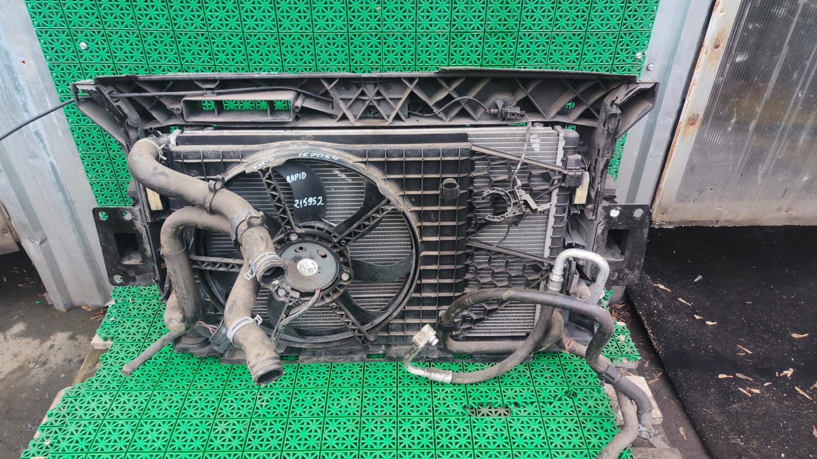 Диффузор с 1-м вентилятором AUDI A1, SKODA FABIA 2, RAPID, VOLKSWAGEN POLO 1,2 CBZ 2010- б/у