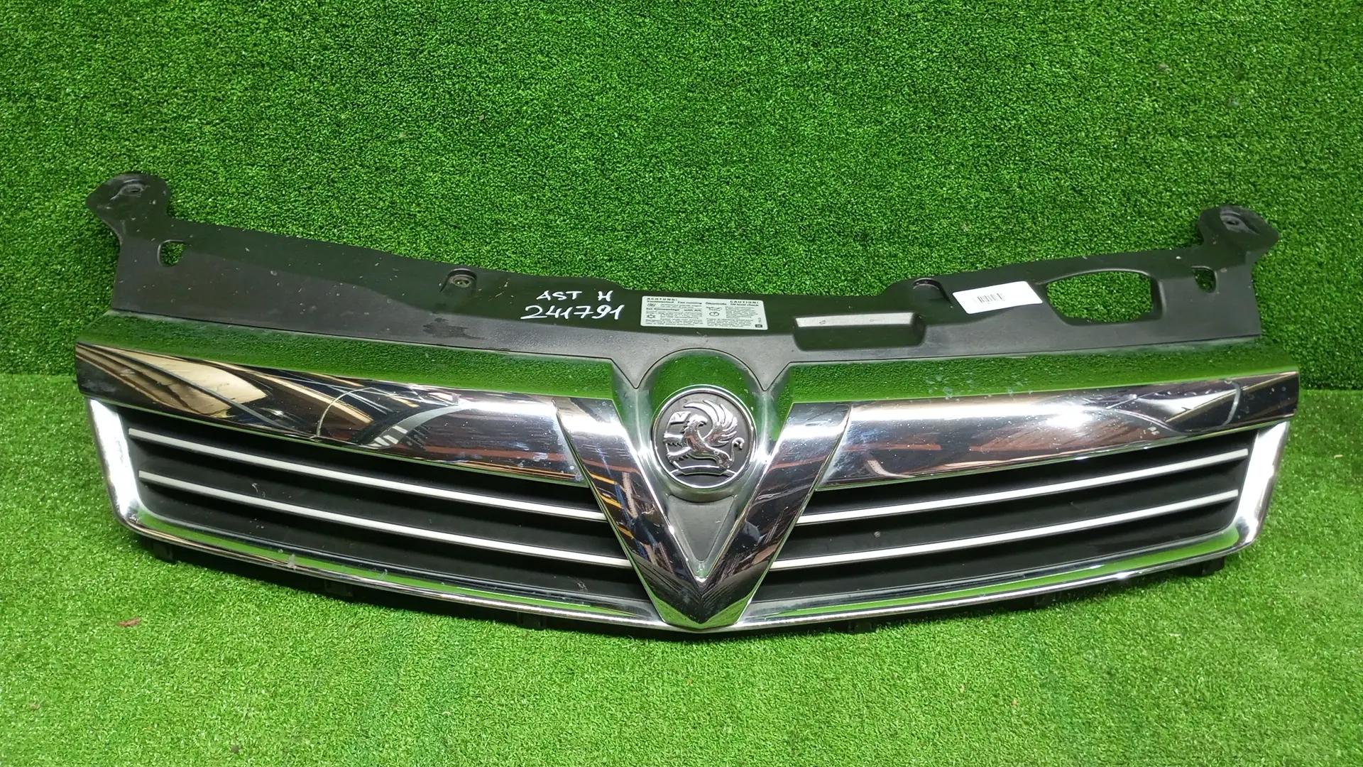 Решетка радиатора OPEL ASTRA H 2007- 5 ти дверный б/у