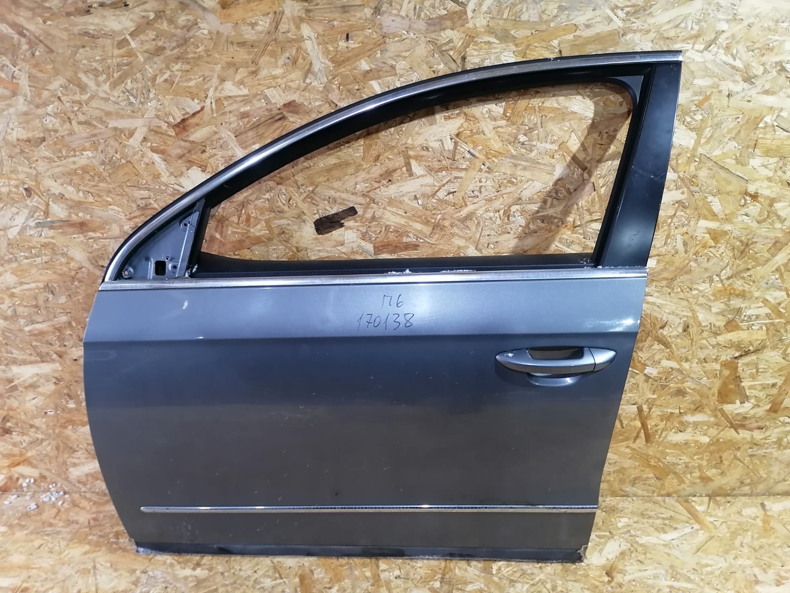 Стекло двери VOLKSWAGEN PASSAT B6/B7 2005- переднее левое б/у