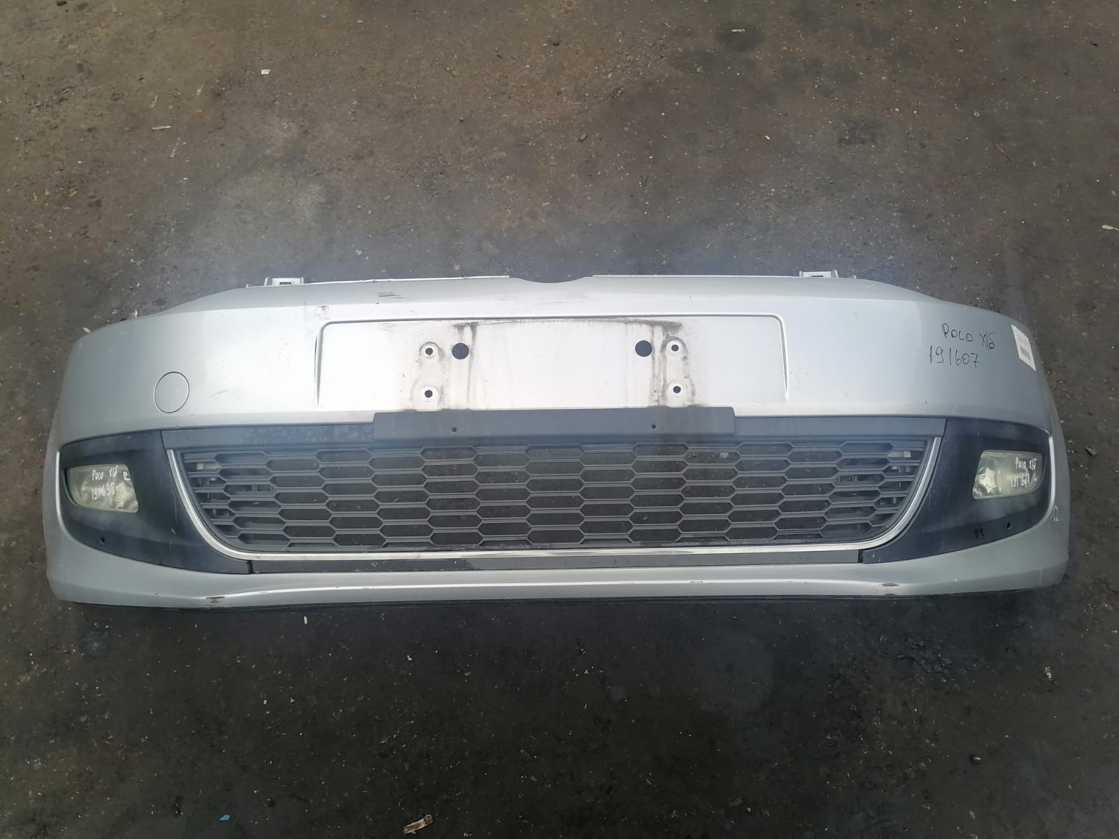 Бампер VOLKSWAGEN POLO 2010- передний хэтчбек серебро б/у