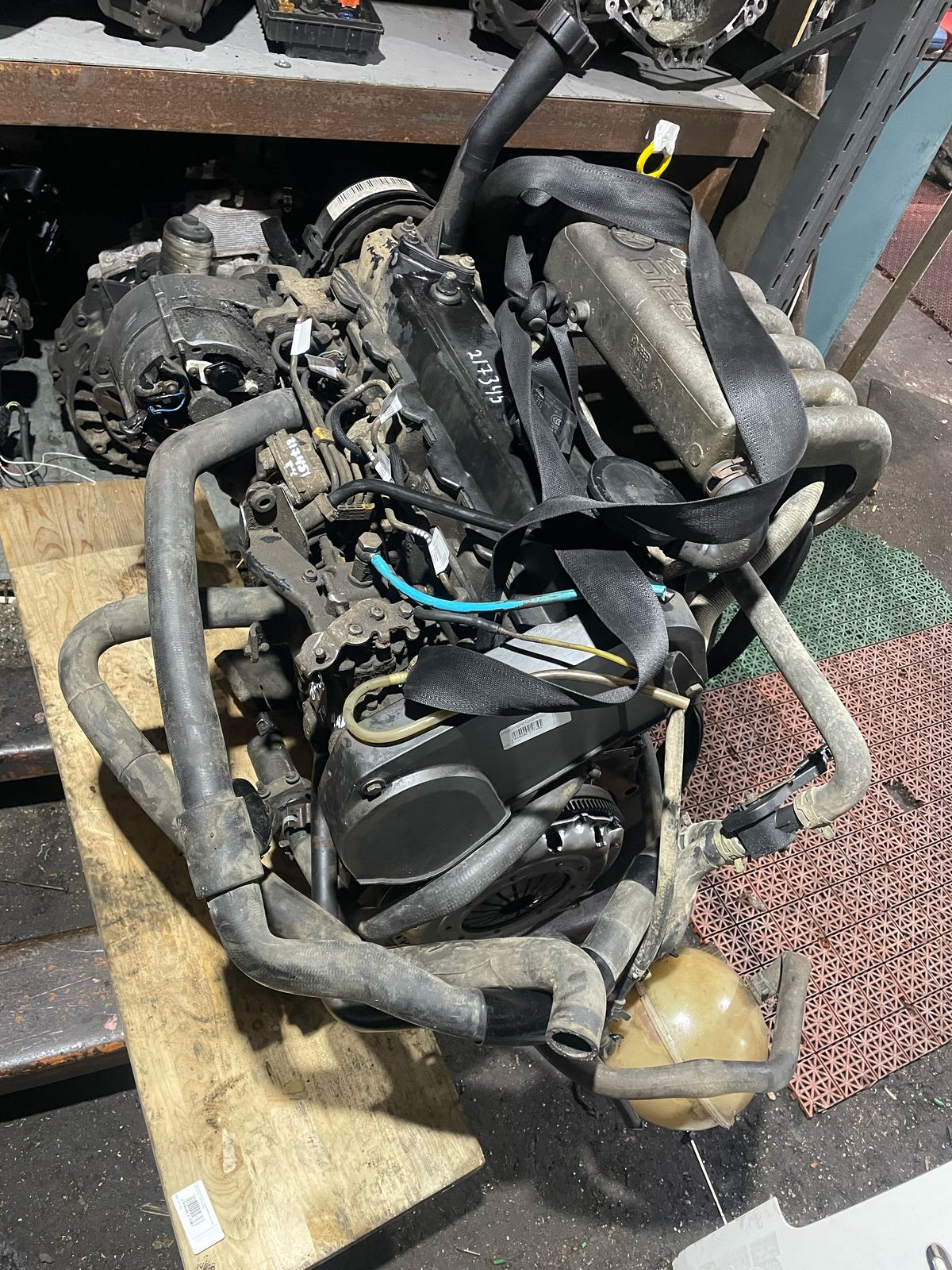 Трубка топливная напорная VOLKSWAGEN TRANSPORTER T4 AAB 2,4 1991- 3 цилиндр б/у