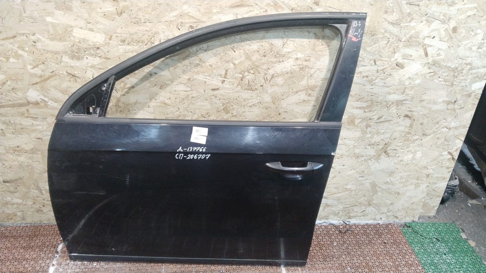 Дверь VOLKSWAGEN PASSAT B7 2011- передняя левая чёрная б/у