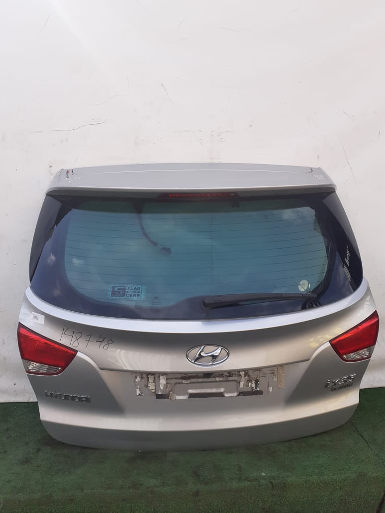 Крышка багажника HYUNDAI IX35, TUCSON 2 2010- серебро б/у