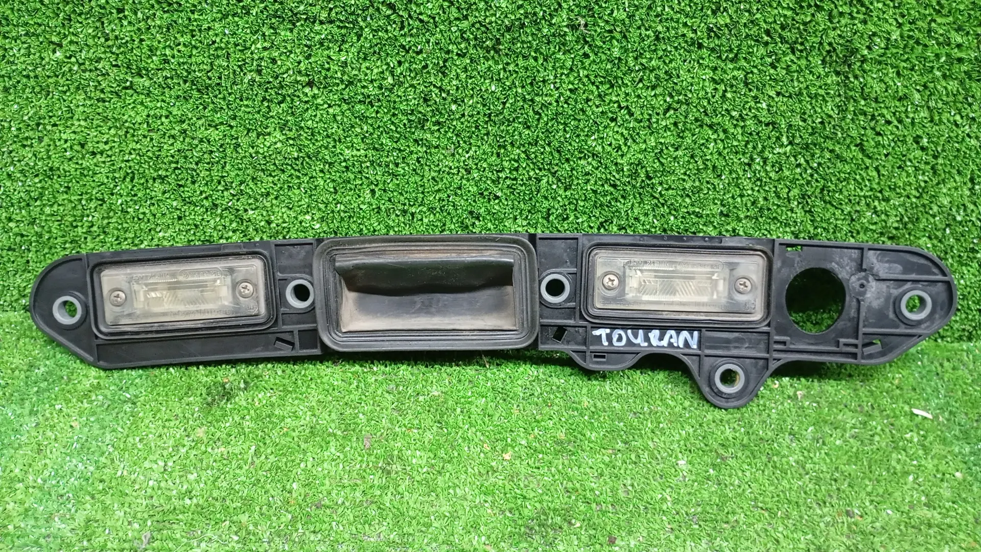 Ручка открывания багажника VOLKSWAGEN GOLF 5+, JETTA 5, PASSAT B6 2005- б/у
