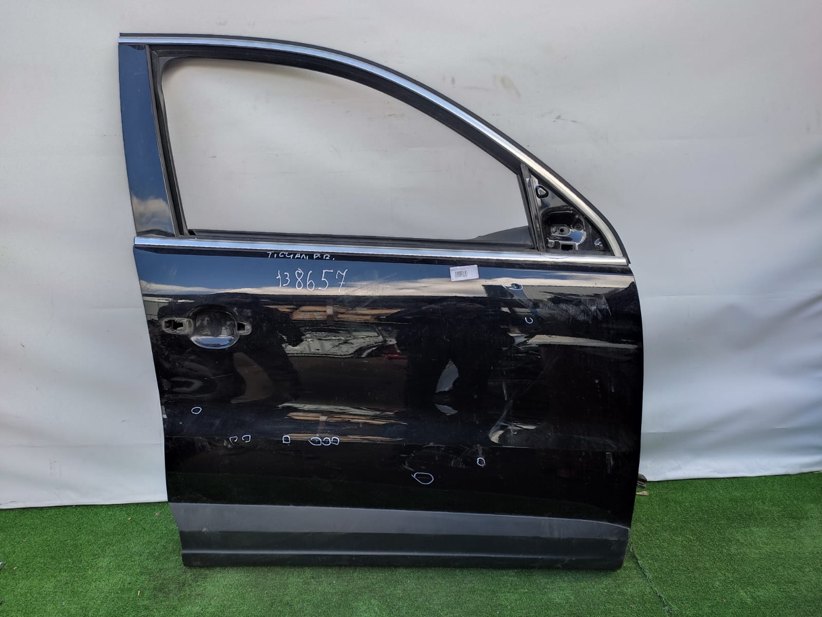 Дверь VOLKSWAGEN TIGUAN 2008- передняя правая чёрная б/у
