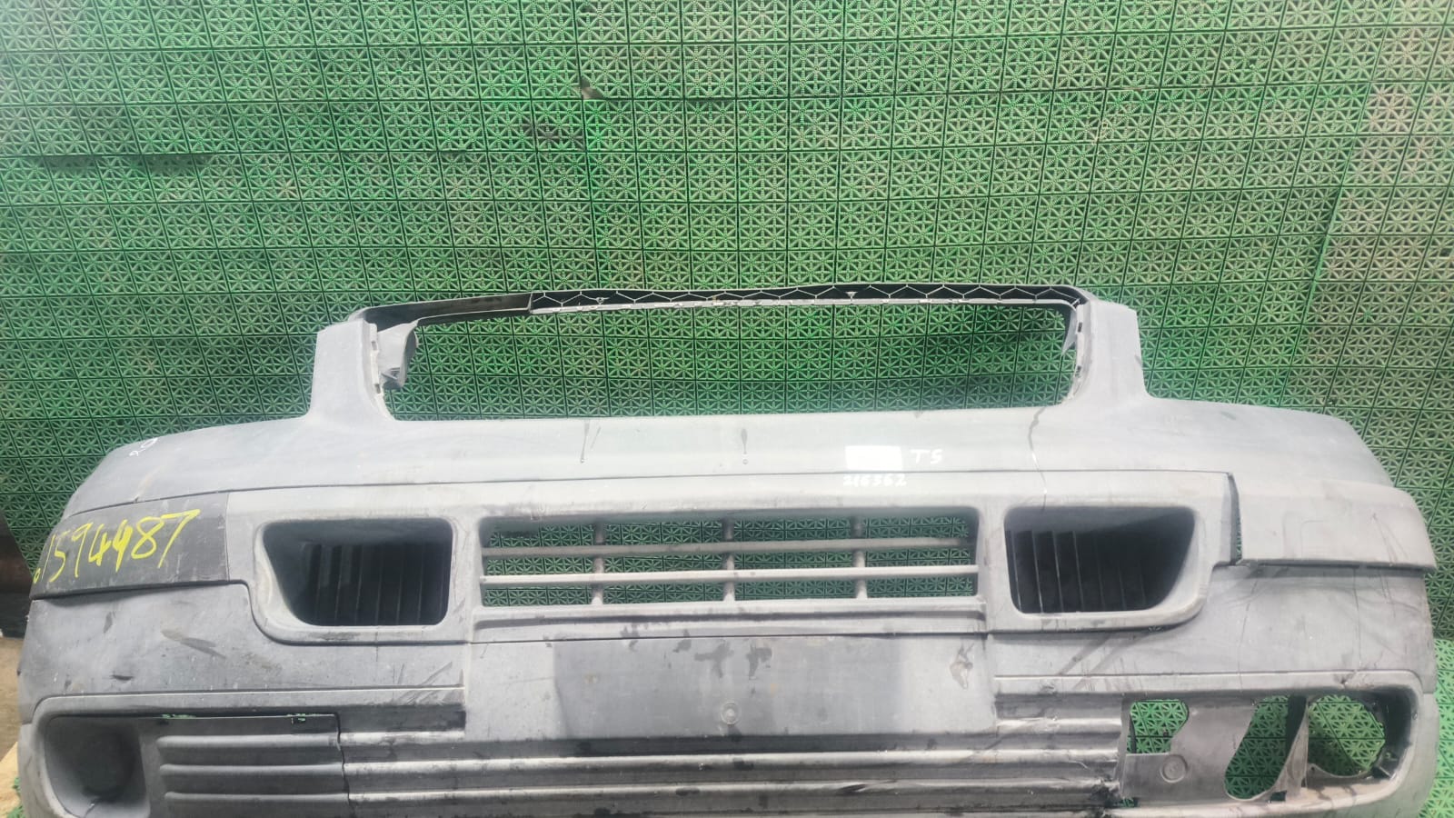 Бампер VOLKSWAGEN TRANSPORTER T5 2003- передний б/у