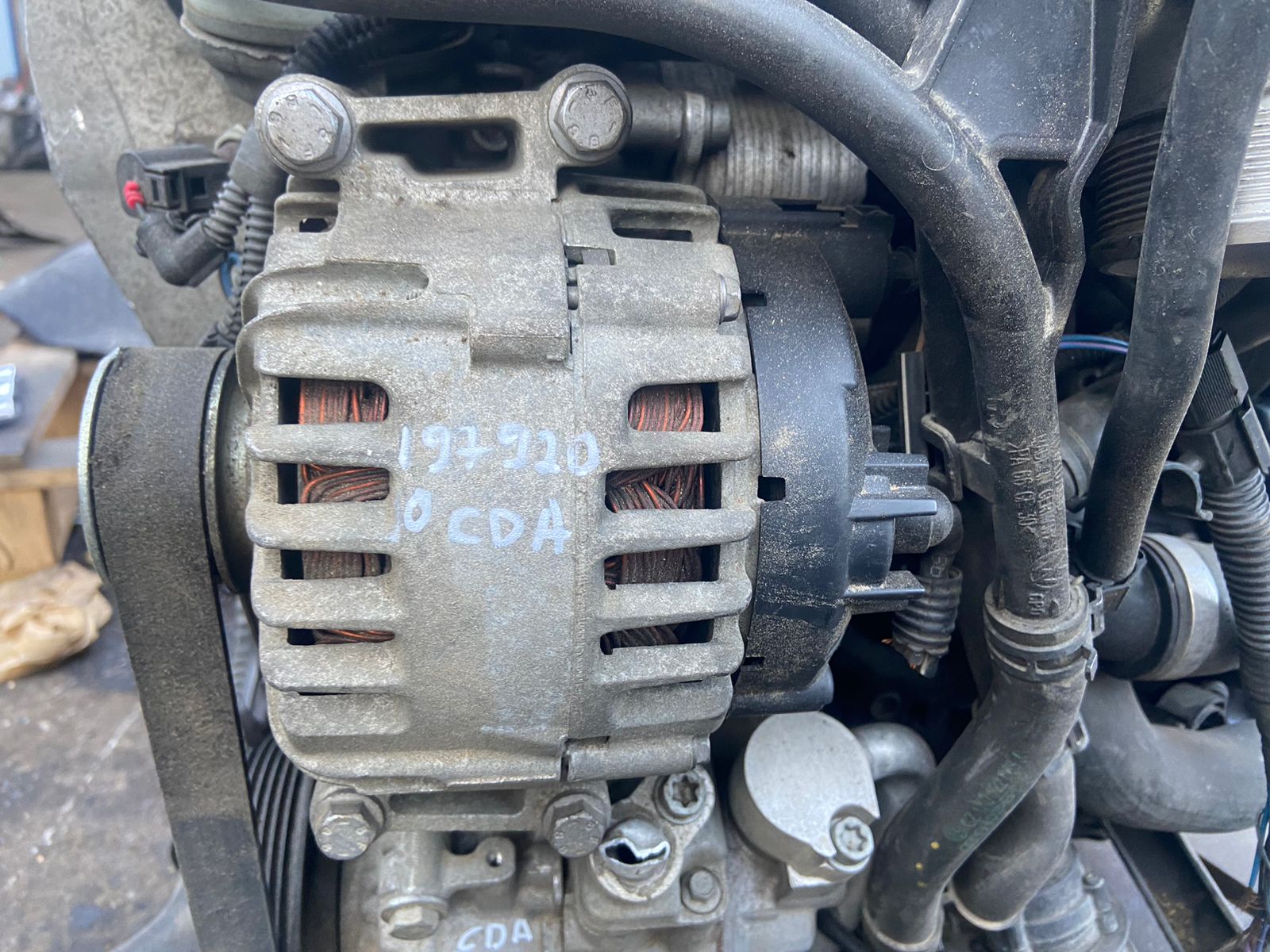 Генератор AUDI A4 8E, A6 C5, SKODA OCTAVIA 1Z, VOLKSWAGEN GOLF 5/5+/6, JETTA 5/6, PASSAT B6/B7/CC, TIGUAN 2,0 140А 2001- поперёк б/у