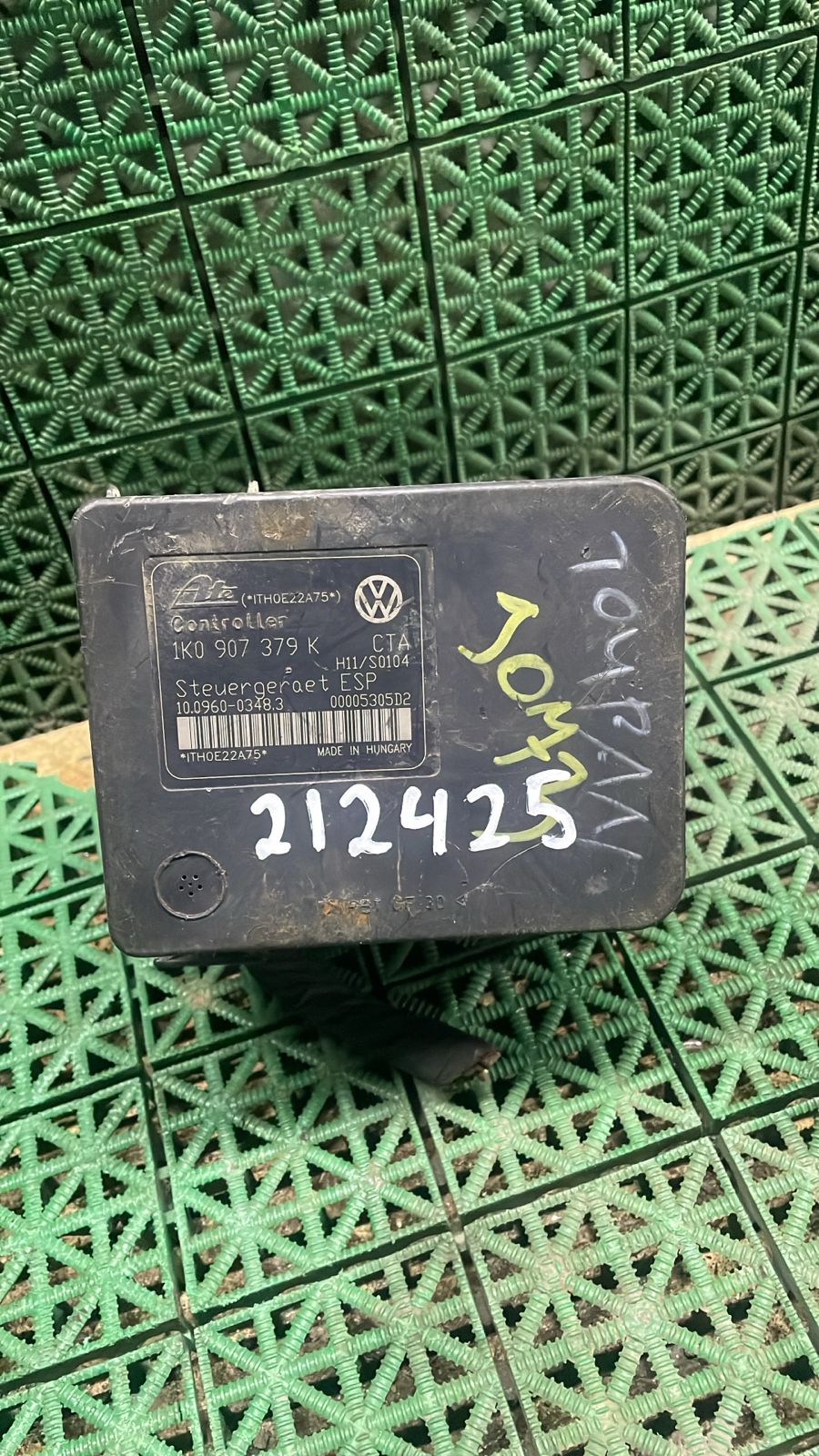 Блок ABS AUDI A3, SKODA OCTAVIA 1Z, VOLKSWAGEN GOLF 5, CADDY 1K0907379K 2004- б/у