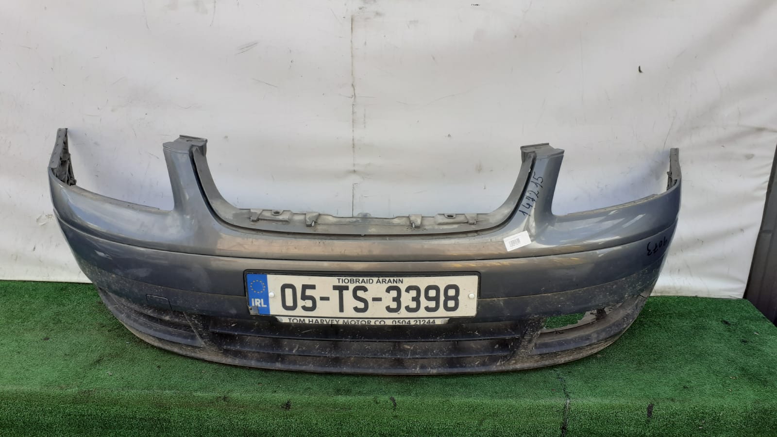 Бампер VOLKSWAGEN TOURAN 2003- передний серый б/у