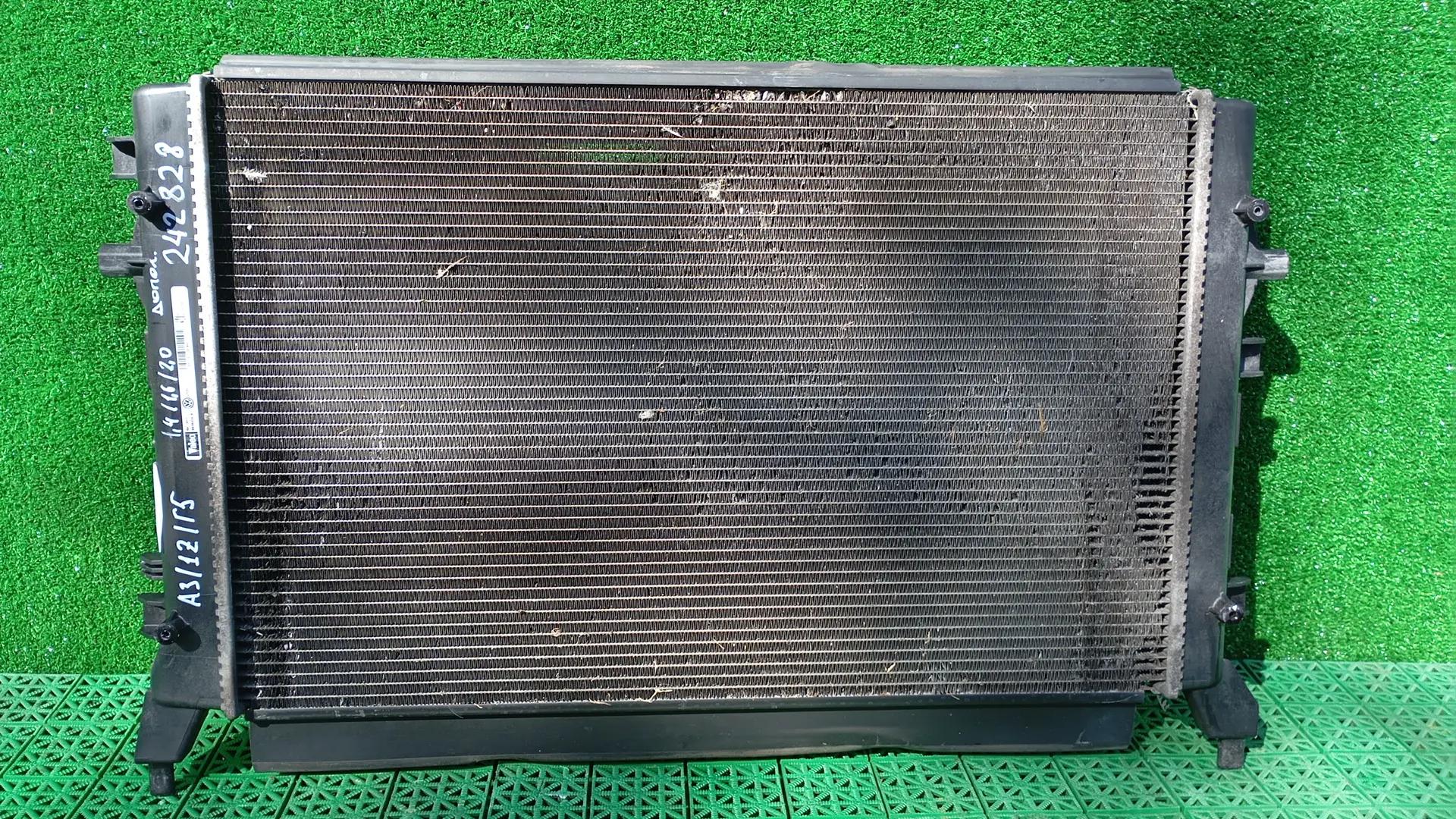 Радиатор охлаждения двигателя AUDI A3, SKODA OCTAVIA 1Z, VOLKSWAGEN GOLF 5/5+/6, JETTA 5/6, PASSAT B6/B7 1,4/1,6/2,0 2005- (дополнит) б/у