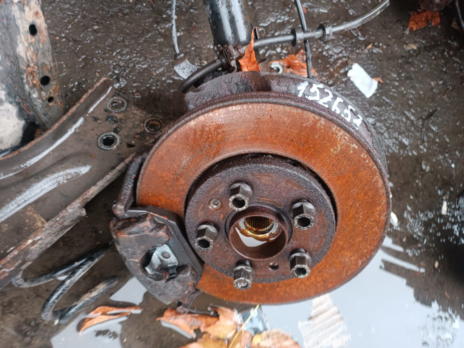 Кулак поворотный AUDI 1/2, SKODA FABIA 1/2, RAPID, VOLKSWAGEN POLO 1,6 2000- правый с рогами 256 б/у