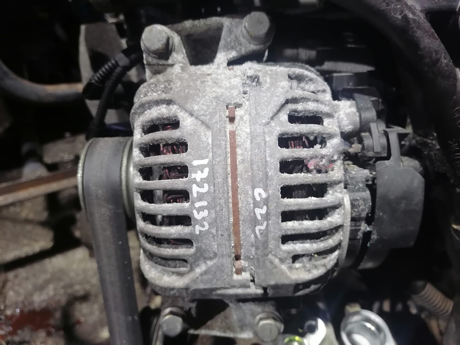 Генератор AUDI A4 8E, A6 C5, SKODA OCTAVIA 1Z, VOLKSWAGEN GOLF 5/5+/6, JETTA 5/6, PASSAT B6/B7/CC, TIGUAN 2,0 140А 2001- поперёк б/у