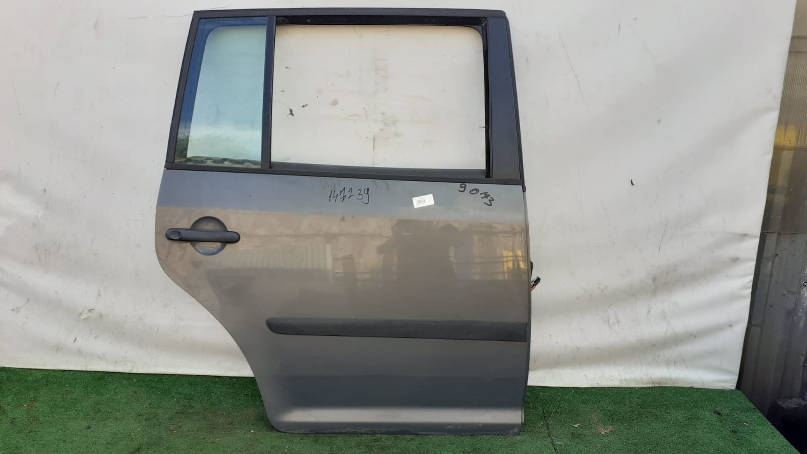 Дверь VOLKSWAGEN TOURAN 2003- задняя правая серая б/у
