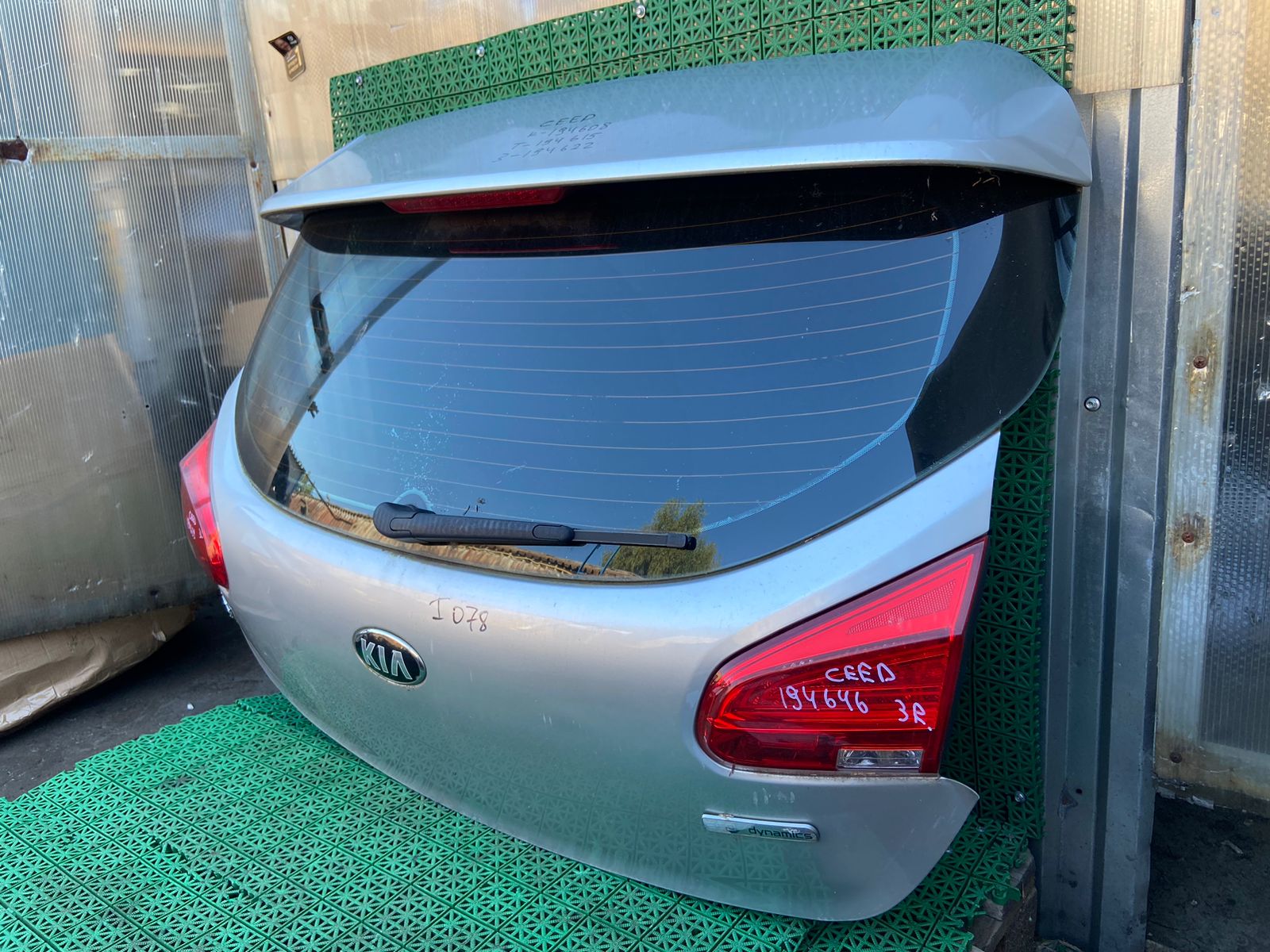 Фонарь KIA CEED 2 2012- диодный хэтчбек внутренний правый б/у