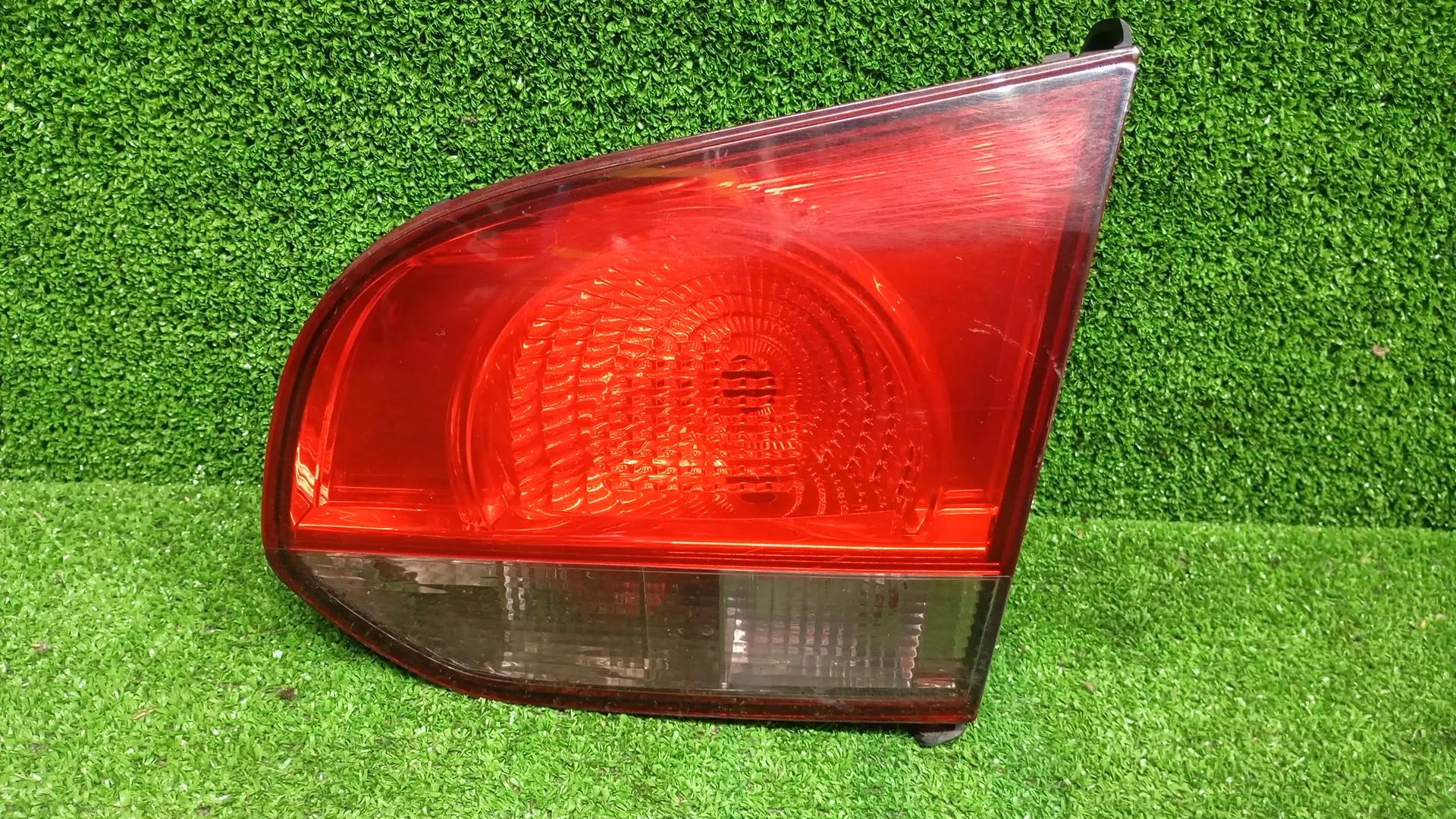 Фонарь VOLKSWAGEN GOLF 6 2009- внутренний правый б/у
