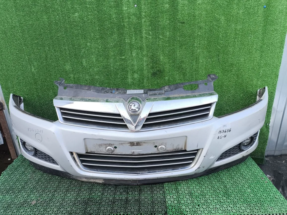 Бампер OPEL ASTRA H 2007- передний хэтчбек 5 ти дверный серебро б/у