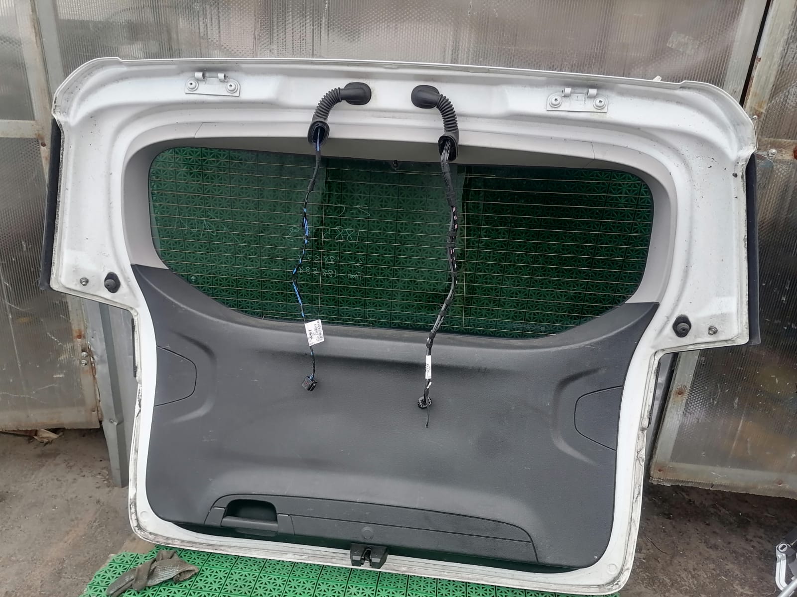 Замок крышки багажника OPEL ASTRA J, ZAFIRA C, CHEVROLET ORLANDO, CRUSE 2010- б/у