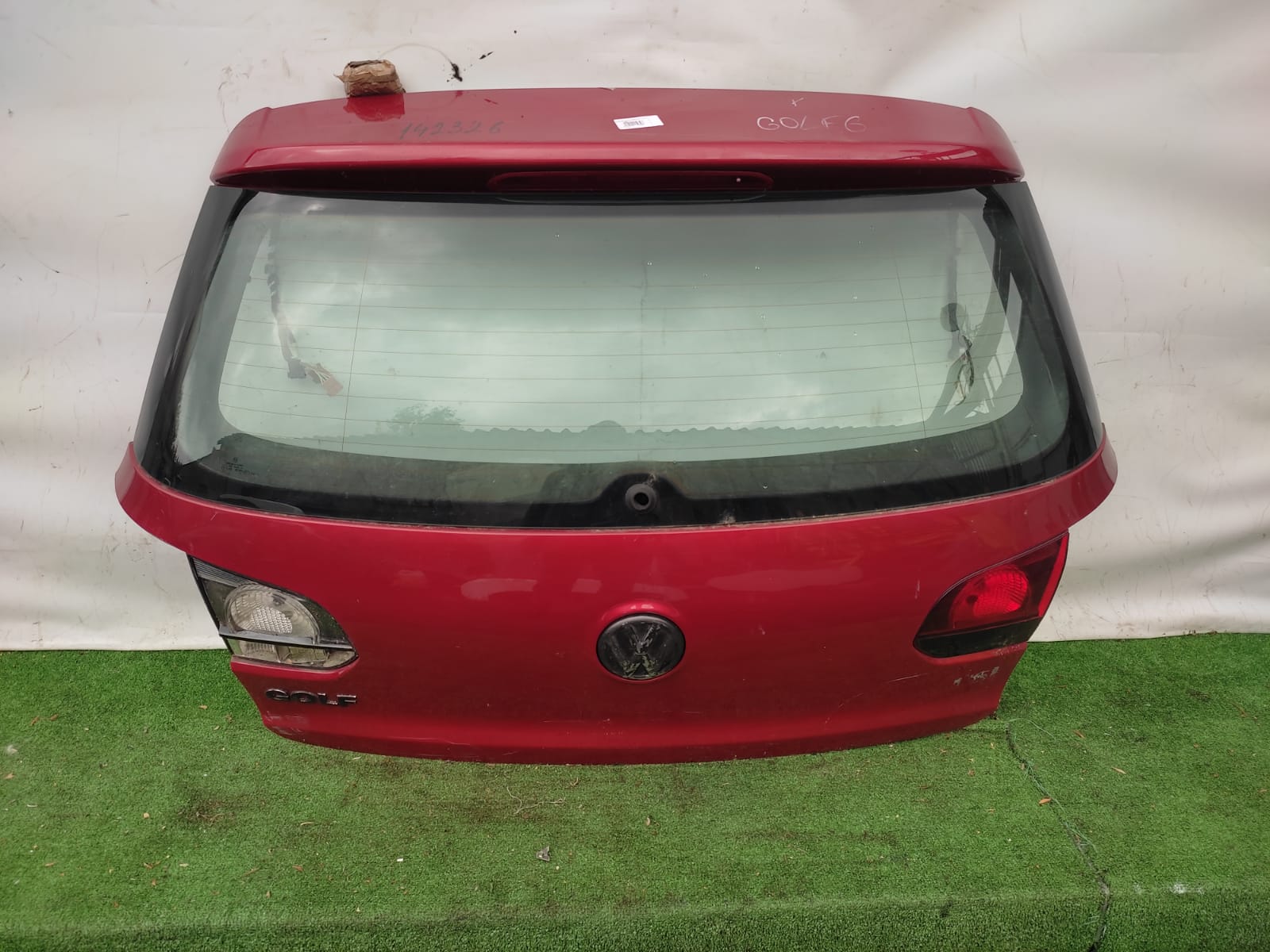 Крышка багажника VOLKSWAGEN GOLF 6 2009- красная б/у