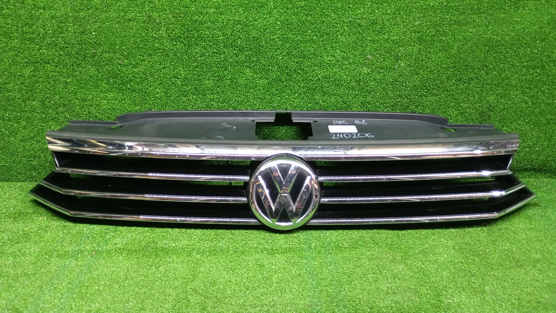 Решетка радиатора VOLKSWAGEN PASSAT B8 2015- б/у