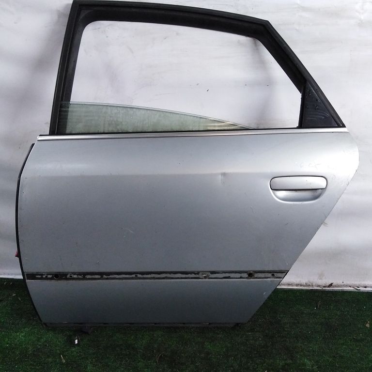 Дверь AUDI A6 C5 1998- задняя левая серебро Б/У
