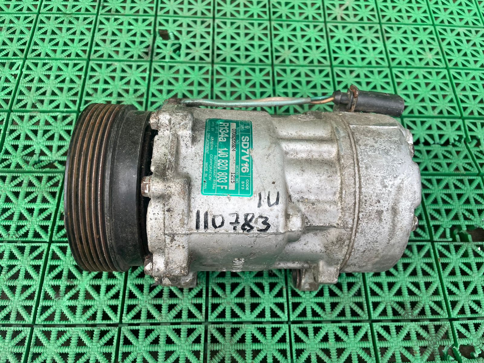 Компрессор кондиционера AUDI A3, SKODA OCTAVIA 1U, VOLKSWAGEN GOLF 4, BORA 1997- Б/У