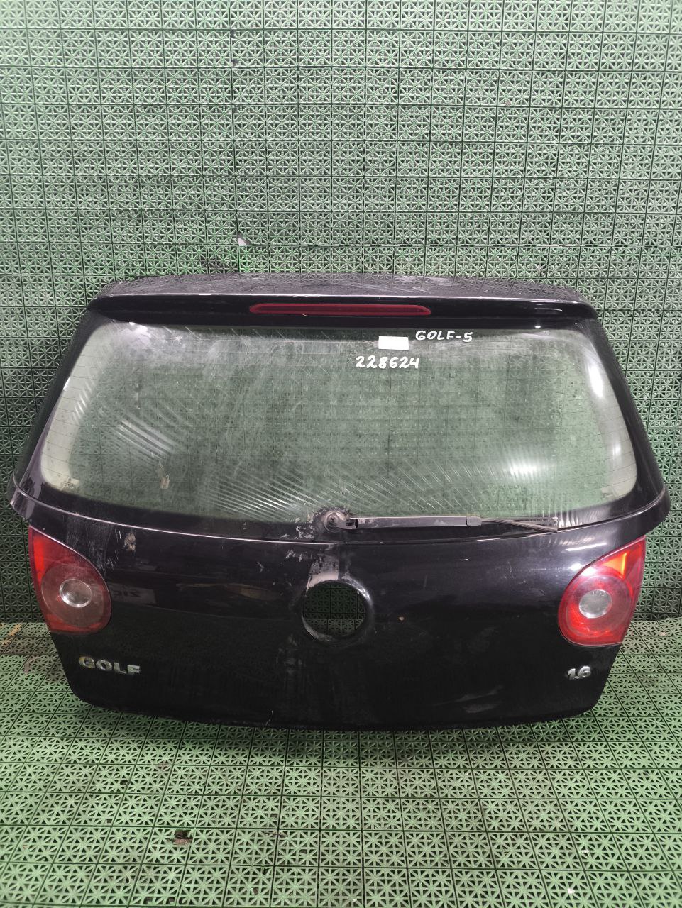 Крышка багажника VOLKSWAGEN GOLF 5 2005- хэтчбек чёрная б/у