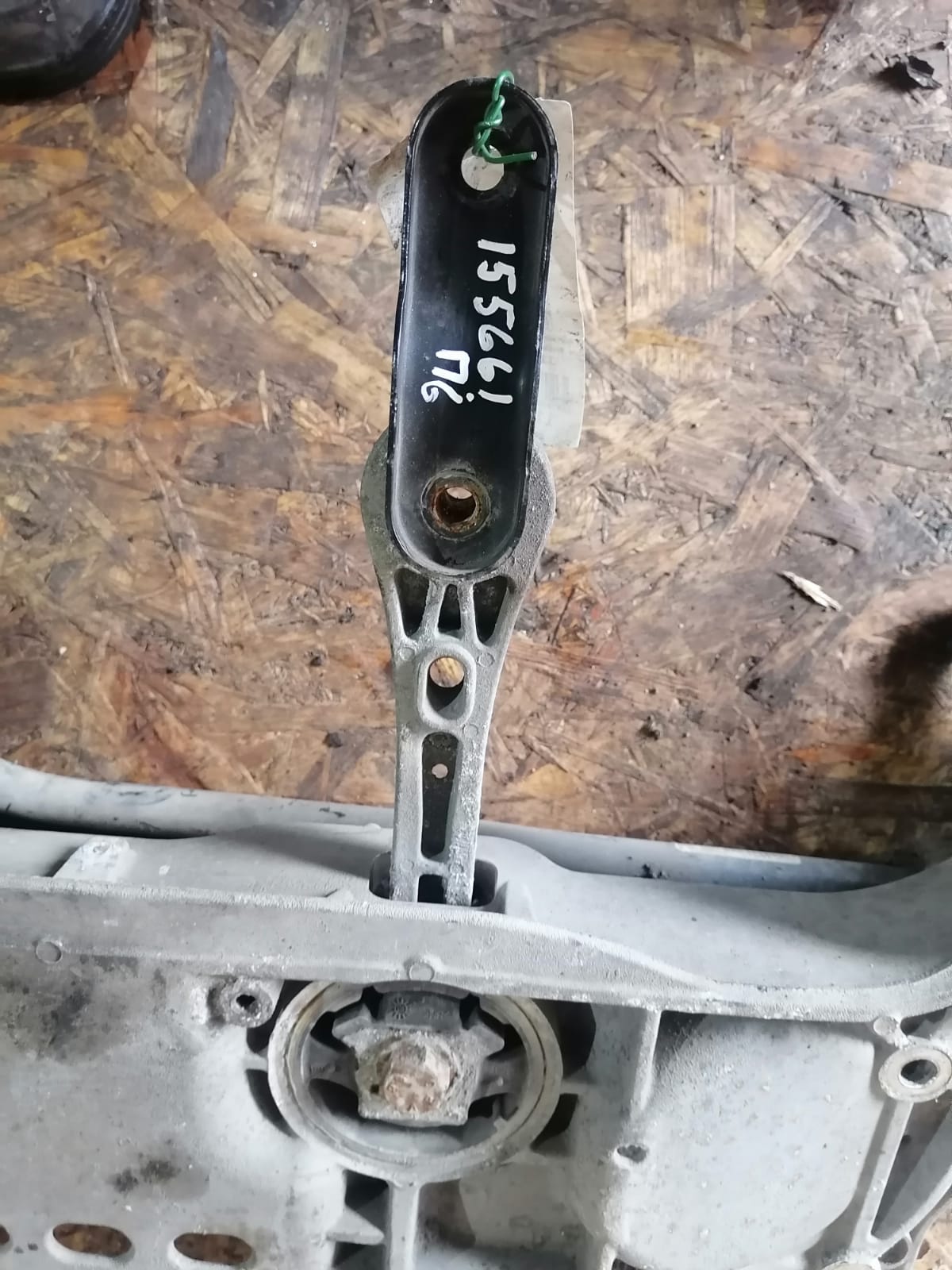 Подушка, опора коробки передач AUDI A3, SKODA OCTAVIA 1Z, VOLKSWAGEN GOLF 5/5+6, JETTA 5/6, CADDY, TOURAN 2004- задняя б/у