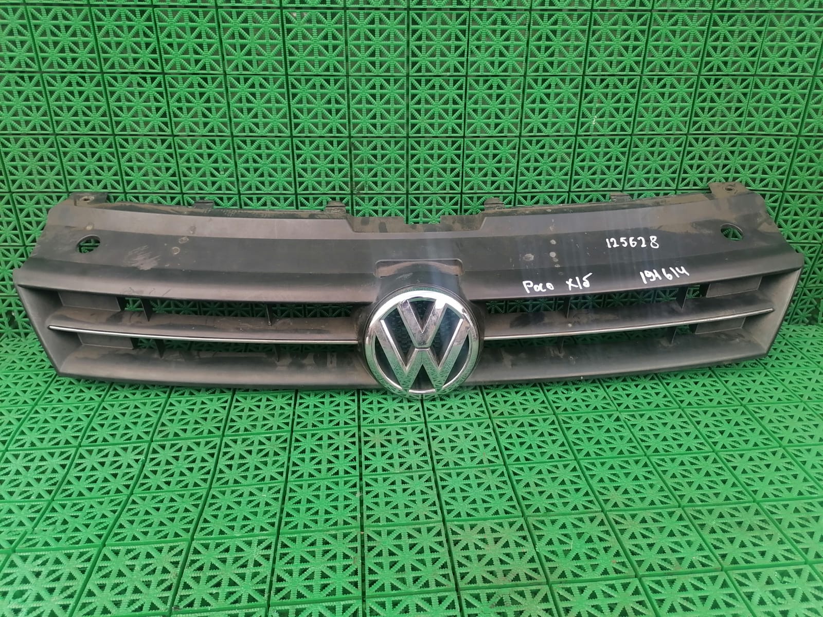 Решетка радиатора VOLKSWAGEN POLO 2010- хэтчбек б/у