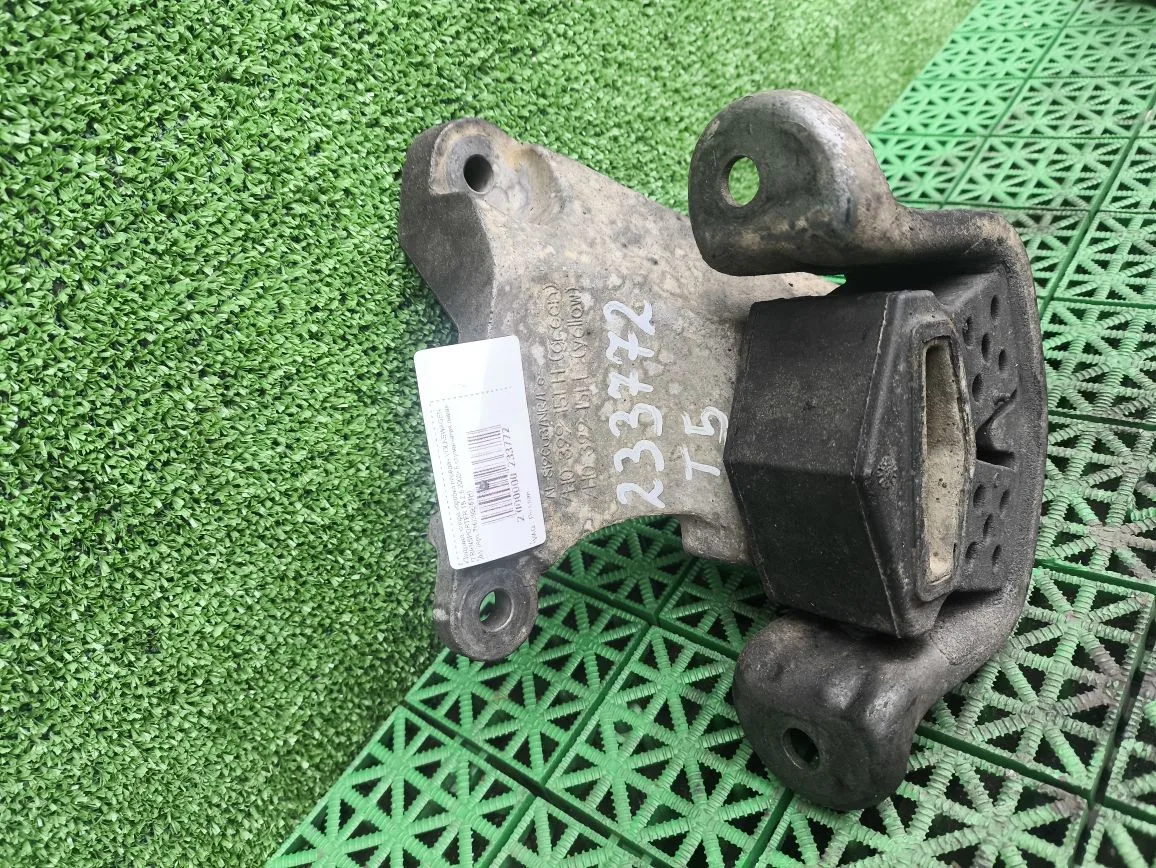 Подушка, опора коробки передач VOLKSWAGEN TRANSPORTER T5 2,5 2003- 6 ступенчатая левая б/у