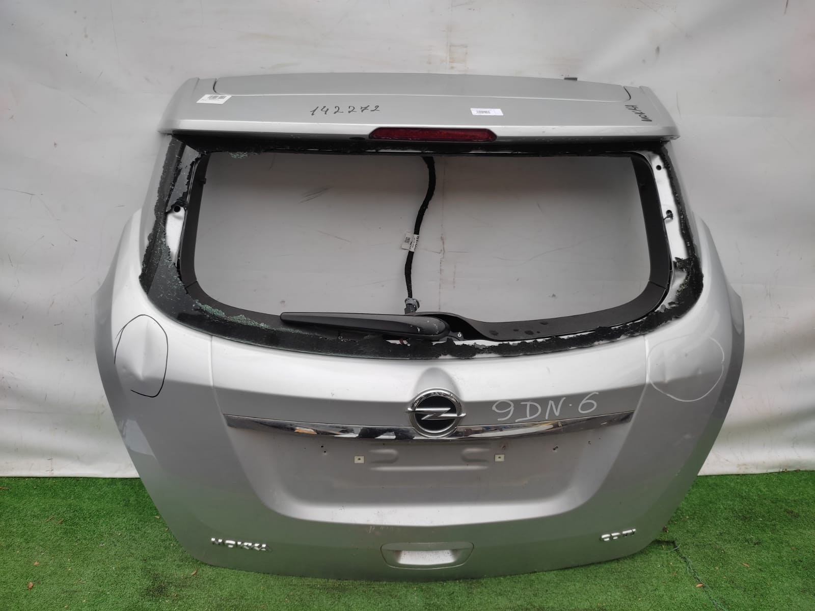 Крышка багажника OPEL MOKKA 2013- серебро б/у