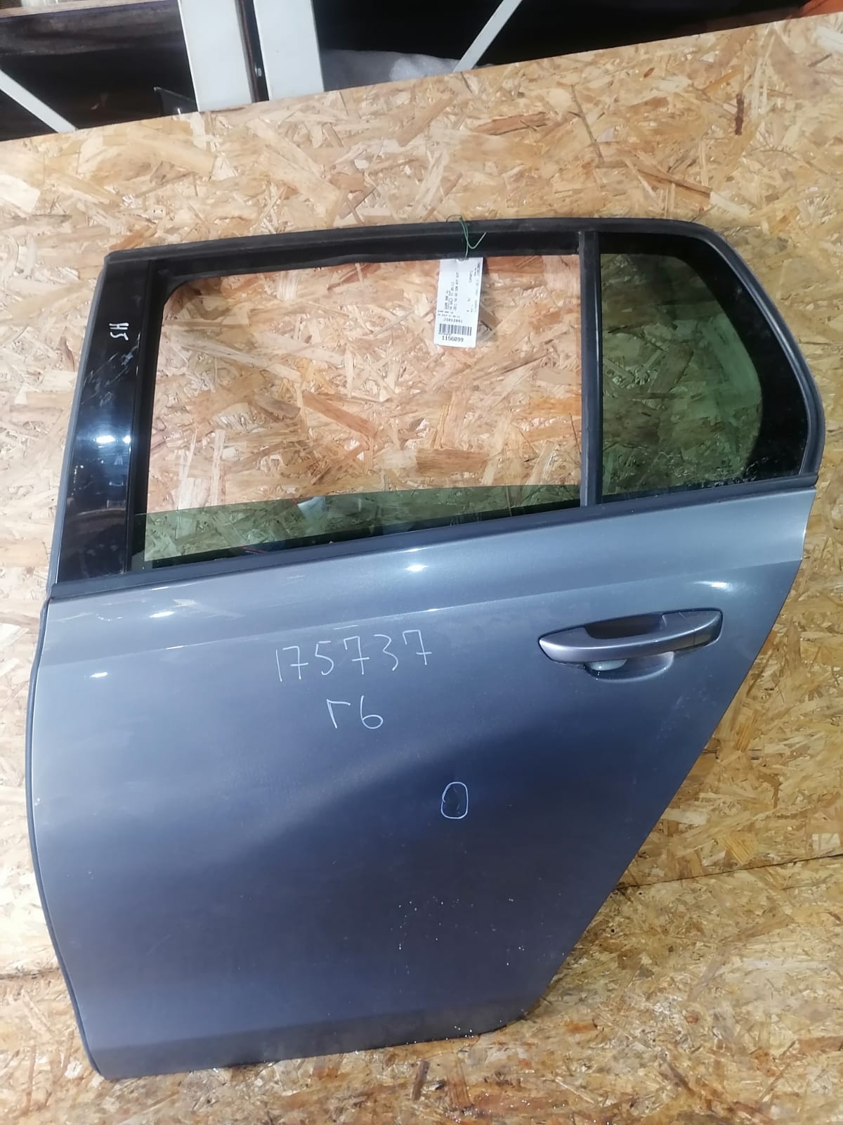 Стекло двери VOLKSWAGEN GOLF 6 2009- заднее левое б/у
