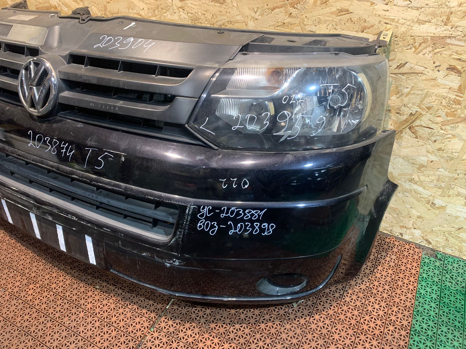 Фара VOLKSWAGEN TRANSPORTER T5 2010- левая б/у