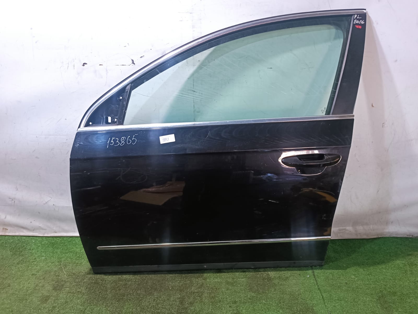 Дверь VOLKSWAGEN PASSAT B6 2005- передняя левая чёрная б/у